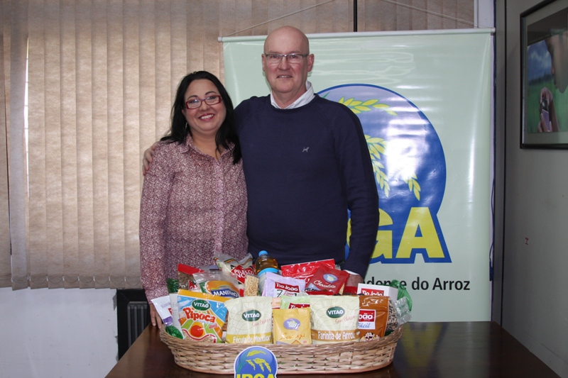 Presidente Guinter Franz fez a entrega à vencedora