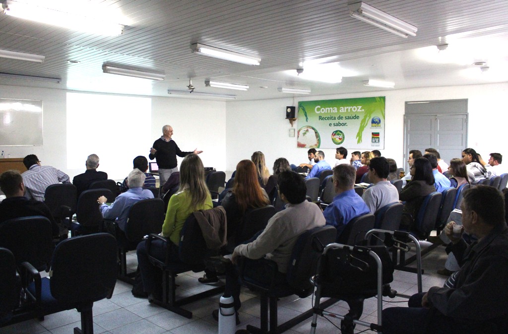 O consultor apresentou a palestra “Construindo a Carreira Científica: Uma Visão de Futuro”