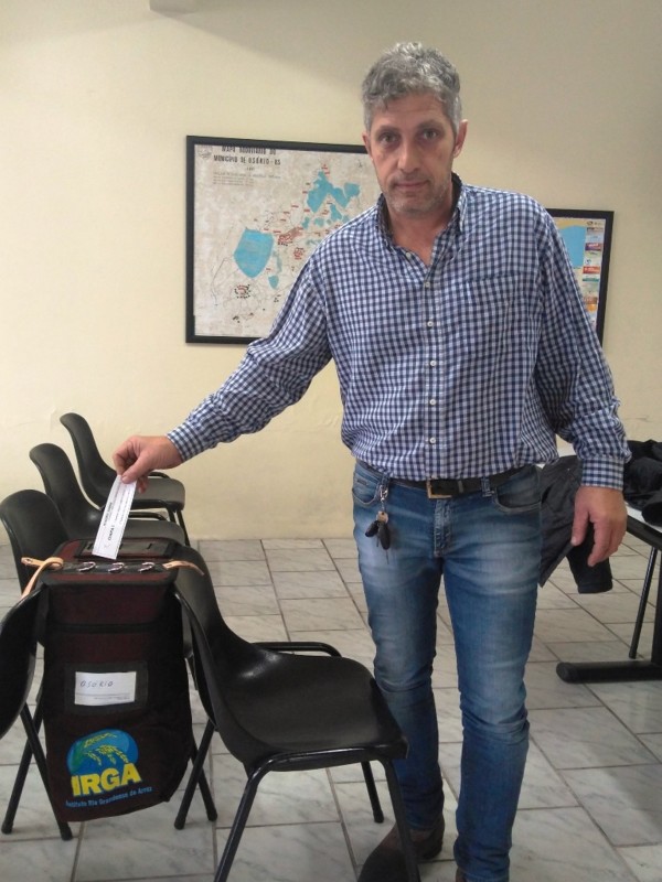 Jaques Alberto Barcellos em votação no Sindicato Rural de Osório