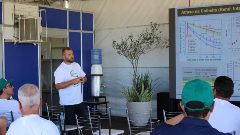 O técnico Daniel Waldow apresentou as perspectivas de futuro do melhoramento genético proposto pela autarquia