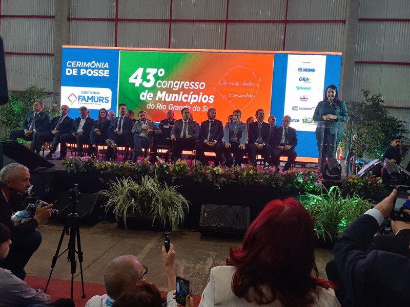 Presidente do Irga prestigia posse da nova presidente da Famurs