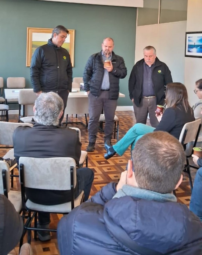 O encontro foi realizado no Sindicato Rural do município e reuniu produtores, empresários e representantes de entidades do setor
