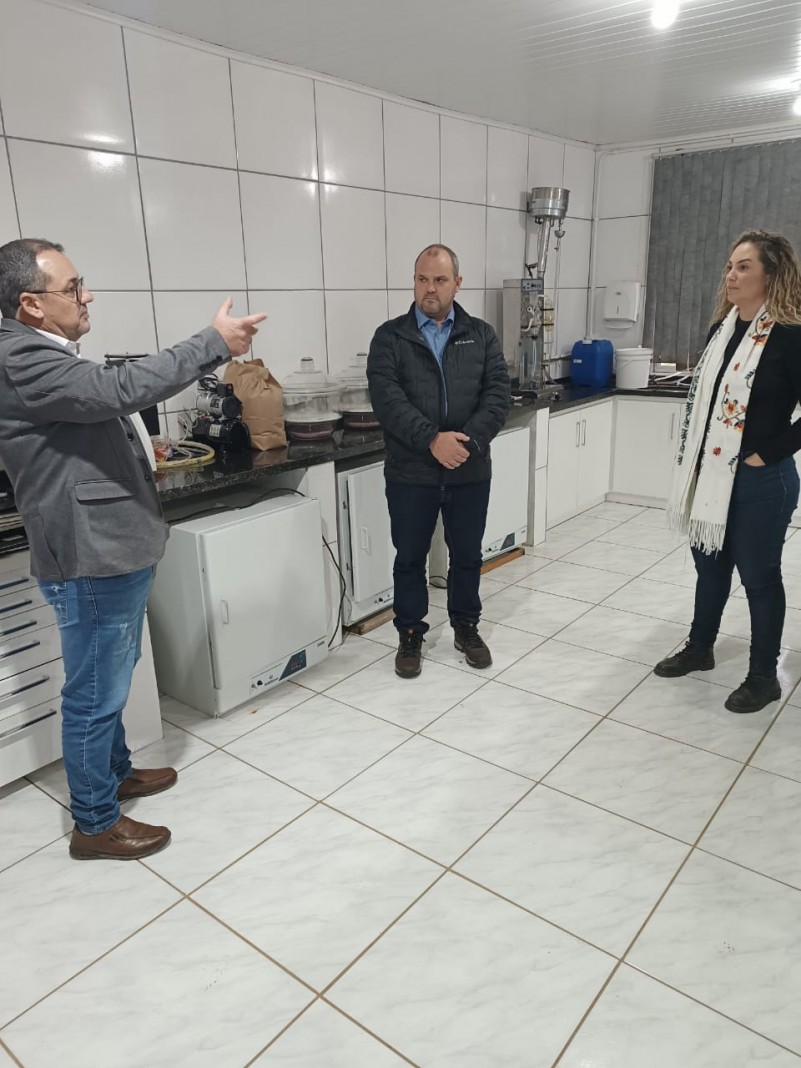 Laboratório onde são conduzidas análises que subsidiam as ações de pesquisa