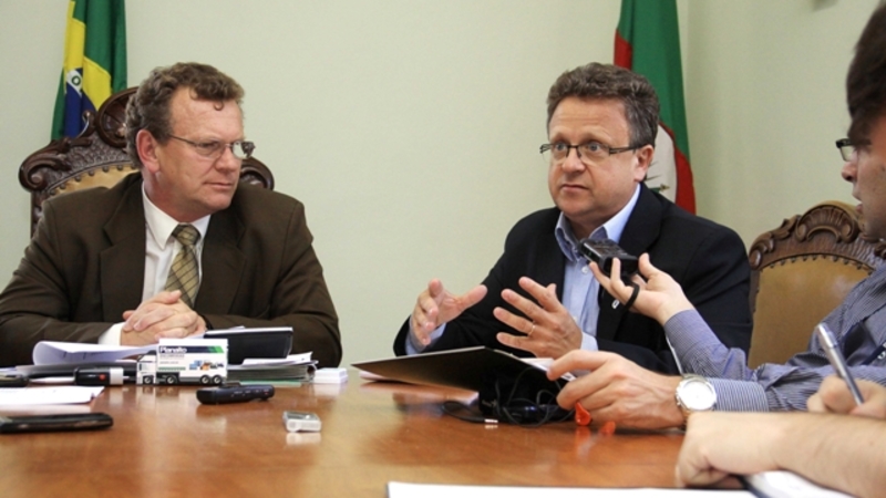1351254471anuncio-coletiva-concursos-irga-seapa-640x480.jpg